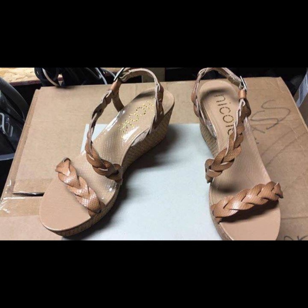 Women’s wedge sandals
